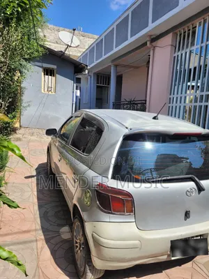 Toyota Vitz 2004 Silver