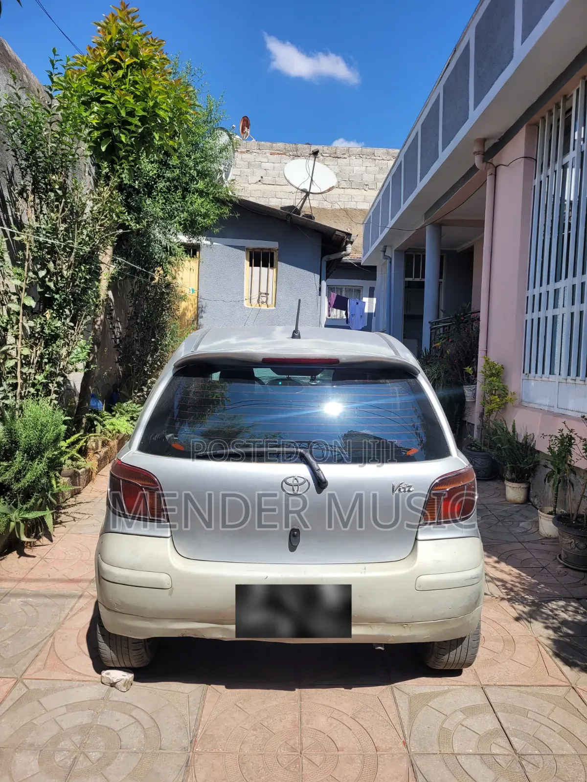 Toyota Vitz 2004 Silver