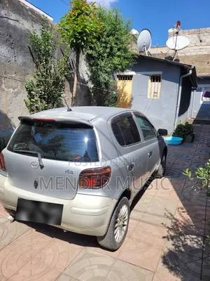 Toyota Vitz 2004 Silver