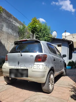 Toyota Vitz 2004 Silver