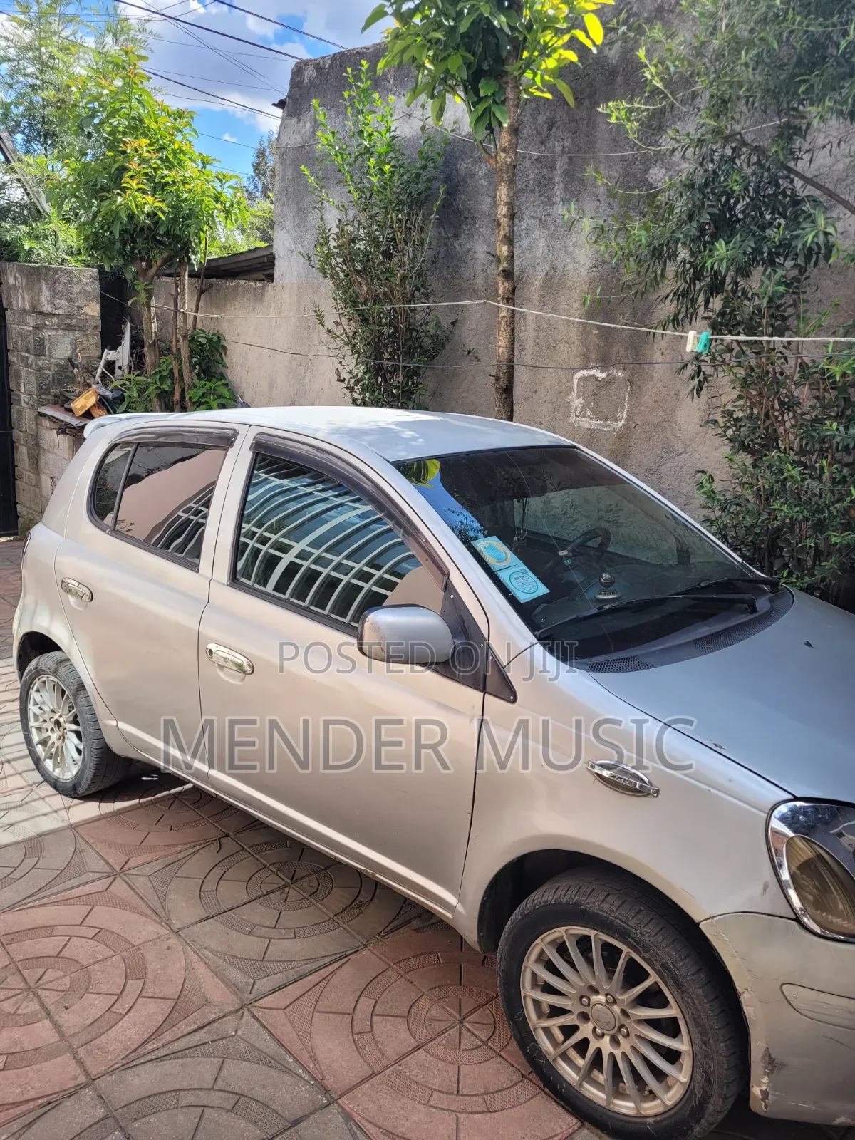 Toyota Vitz 2004 Silver