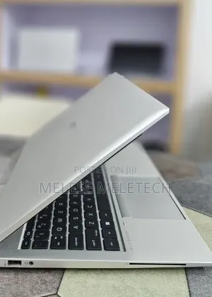 New Laptop HP ZBook Firefly G8 16GB Intel Core i7 SSD 512GB