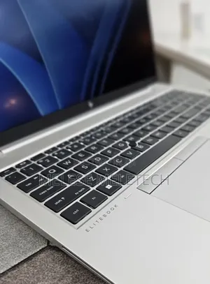 New Laptop HP ZBook Firefly G8 16GB Intel Core i7 SSD 512GB