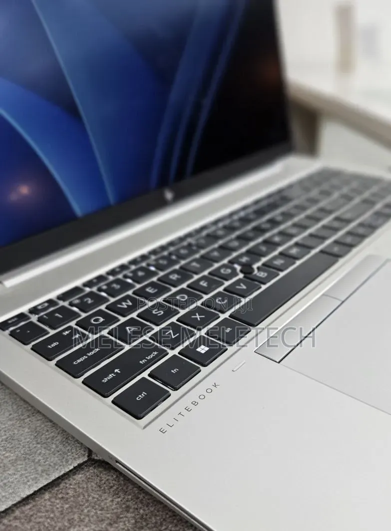 New Laptop HP ZBook Firefly G8 16GB Intel Core i7 SSD 512GB