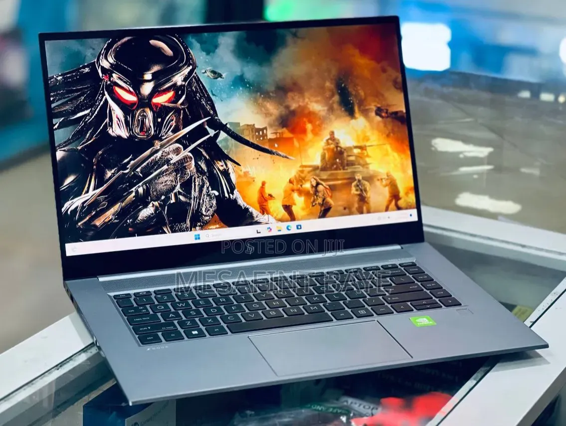 New Laptop HP ZBook Firefly G8 32GB Intel Core i9 SSD 512GB