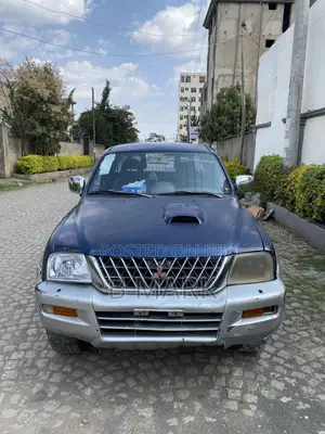 Mitsubishi L200 Club Cab 2.0 4WD 2001 Blue