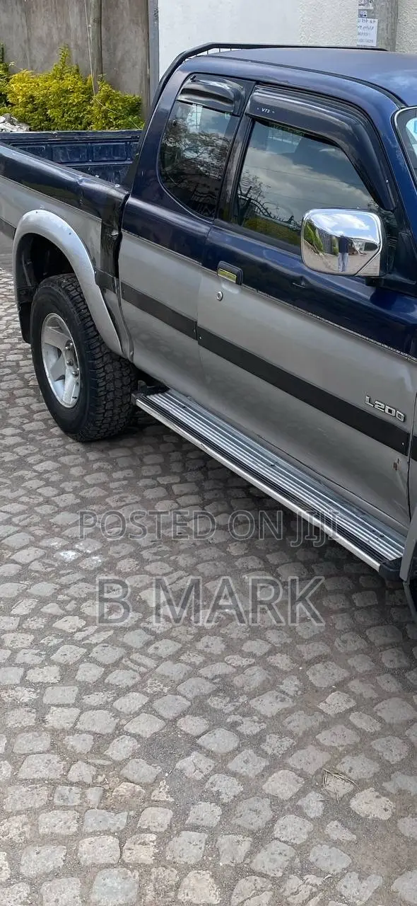 Mitsubishi L200 Club Cab 2.0 4WD 2001 Blue