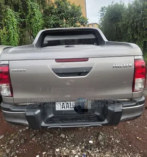 Toyota Hilux 2020 Gray