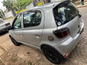 Toyota Vitz 2001 Silver