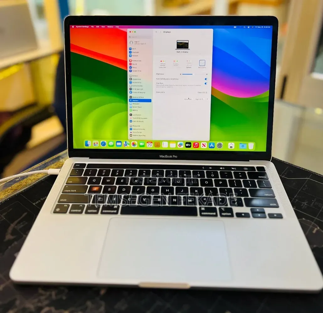 New Laptop Apple MacBook Pro 2020 16GB Apple M1 Pro SSD 256GB