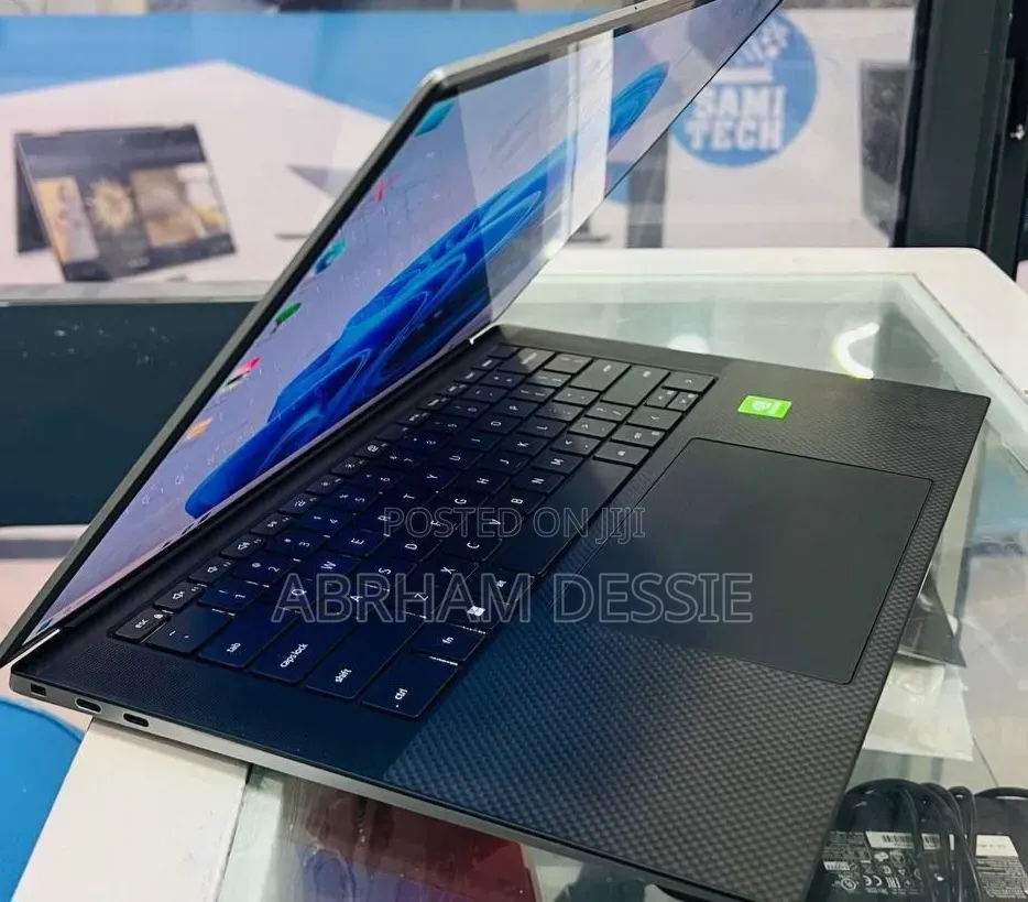 New Laptop Dell 16GB Intel Core i7 SSD 512GB