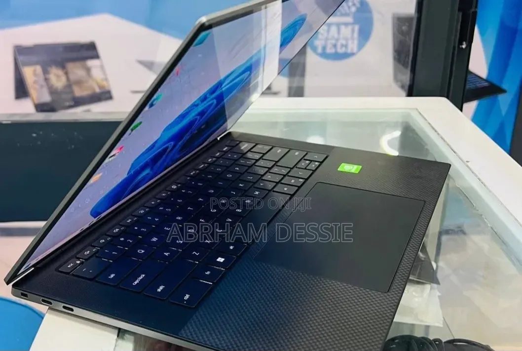 New Laptop Dell 16GB Intel Core i7 SSD 512GB