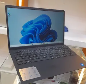 New Laptop Dell Inspiron 15 3530 8GB Intel Core i5 SSD 512GB