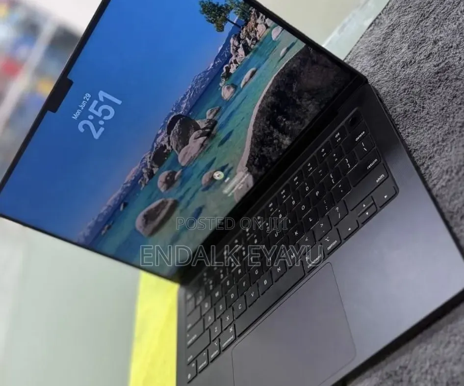 New Laptop Apple MacBook Pro 2024 M4 16GB Apple M4 Pro SSD 512GB