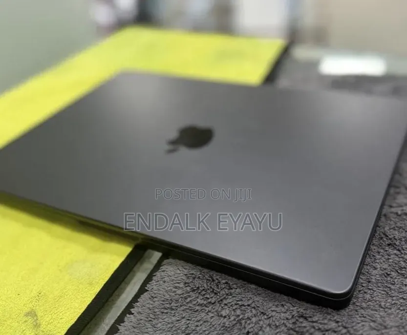 New Laptop Apple MacBook Pro 2024 M4 16GB Apple M4 Pro SSD 512GB