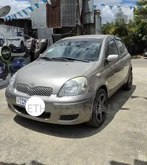 Toyota Vitz 2004 Silver