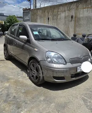 Toyota Vitz 2004 Silver