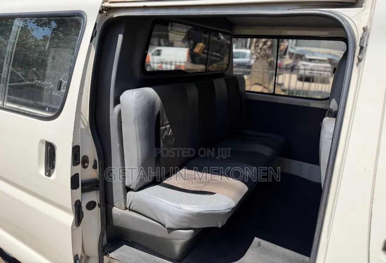 Car 2001 White