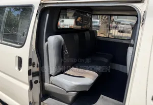 Car 2001 White
