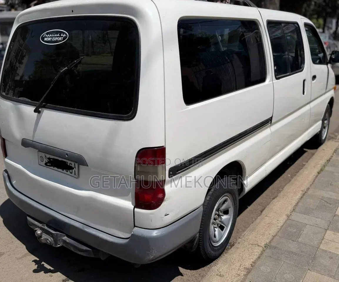Car 2001 White