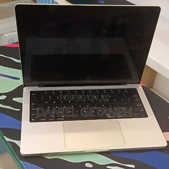 New Laptop Apple MacBook Pro 2020 M1 16GB Intel Core i7 SSD 512GB