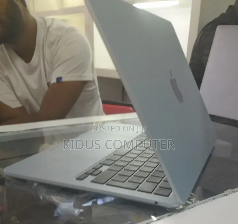 New Laptop Apple MacBook Air 2026 M5 16GB Apple M5 SSD 512GB