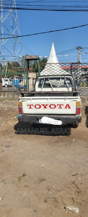 Toyota Hilux 2200 4x4 1986 White