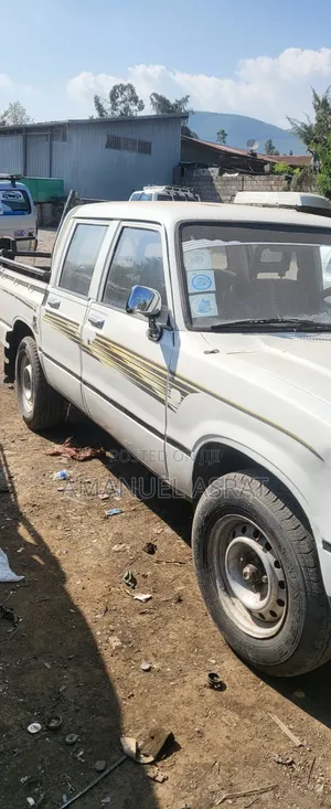 Toyota Hilux 2200 4x4 1986 White