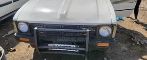 Toyota Hilux 2200 4x4 1986 White
