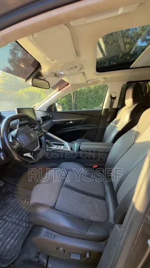 Peugeot 5008 2020 Brown