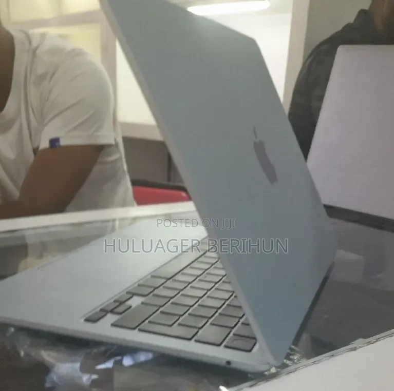 New Laptop Apple MacBook Air 2026 M5 16GB Apple M5 SSD 512GB