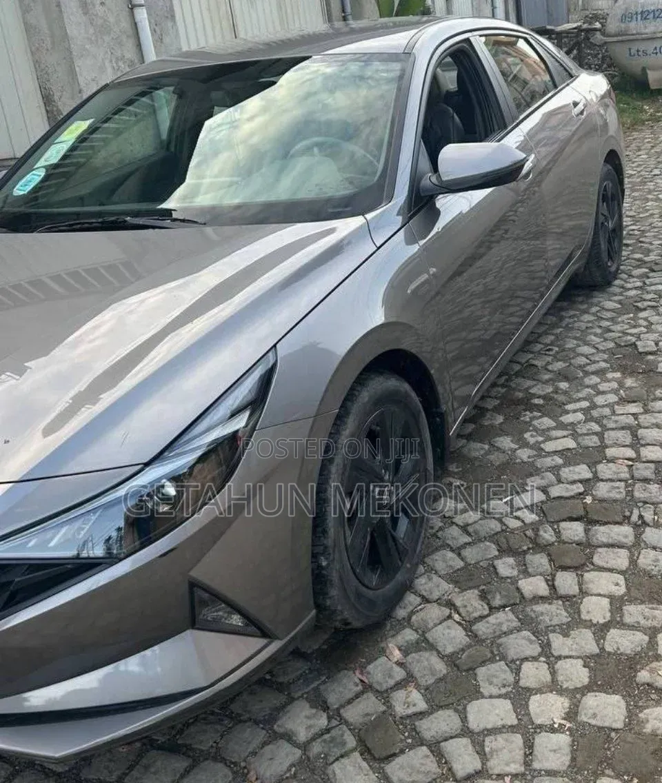 Hyundai Elantra 2021 Silver