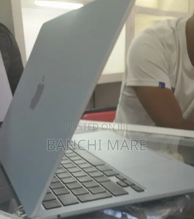 New Laptop Apple MacBook Air 2026 M5 16GB Apple M5 SSD 512GB