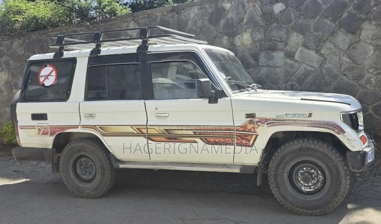 Toyota Land Cruiser 1996 White