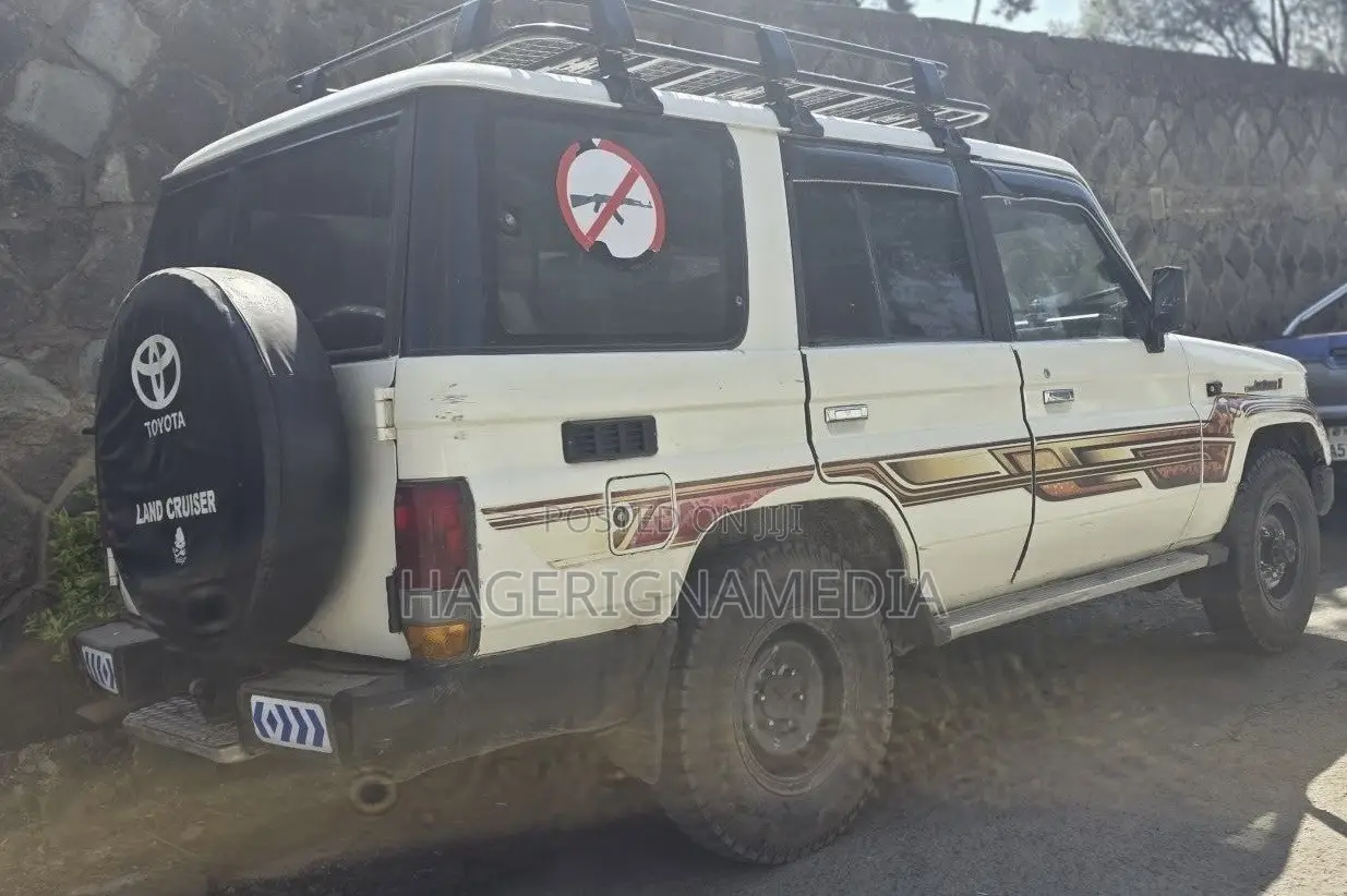 Toyota Land Cruiser 1996 White