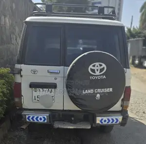 Toyota Land Cruiser 1996 White