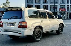 Toyota Land Cruiser 2005 White