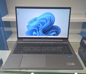 New Laptop HP ZBook Firefly G8 16GB Intel Core i7 SSD 512GB