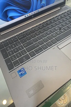 New Laptop HP ZBook Firefly G8 16GB Intel Core i7 SSD 512GB