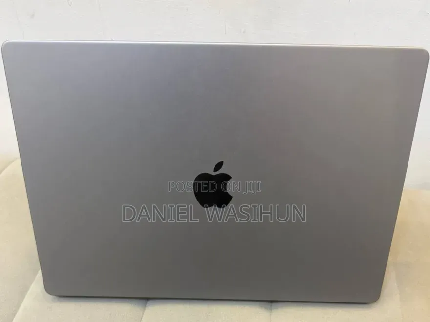 New Laptop Apple MacBook Pro 2023 M3 8GB Apple M3 Pro SSD 512GB