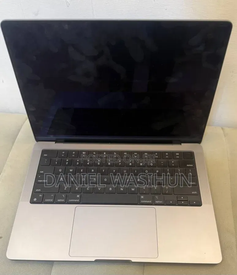 New Laptop Apple MacBook Pro 2023 M3 8GB Apple M3 Pro SSD 512GB