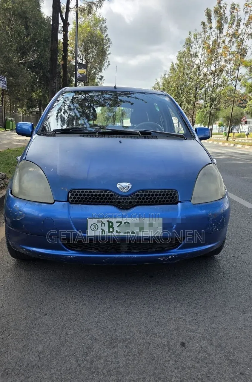 Toyota Vitz 2002 Blue