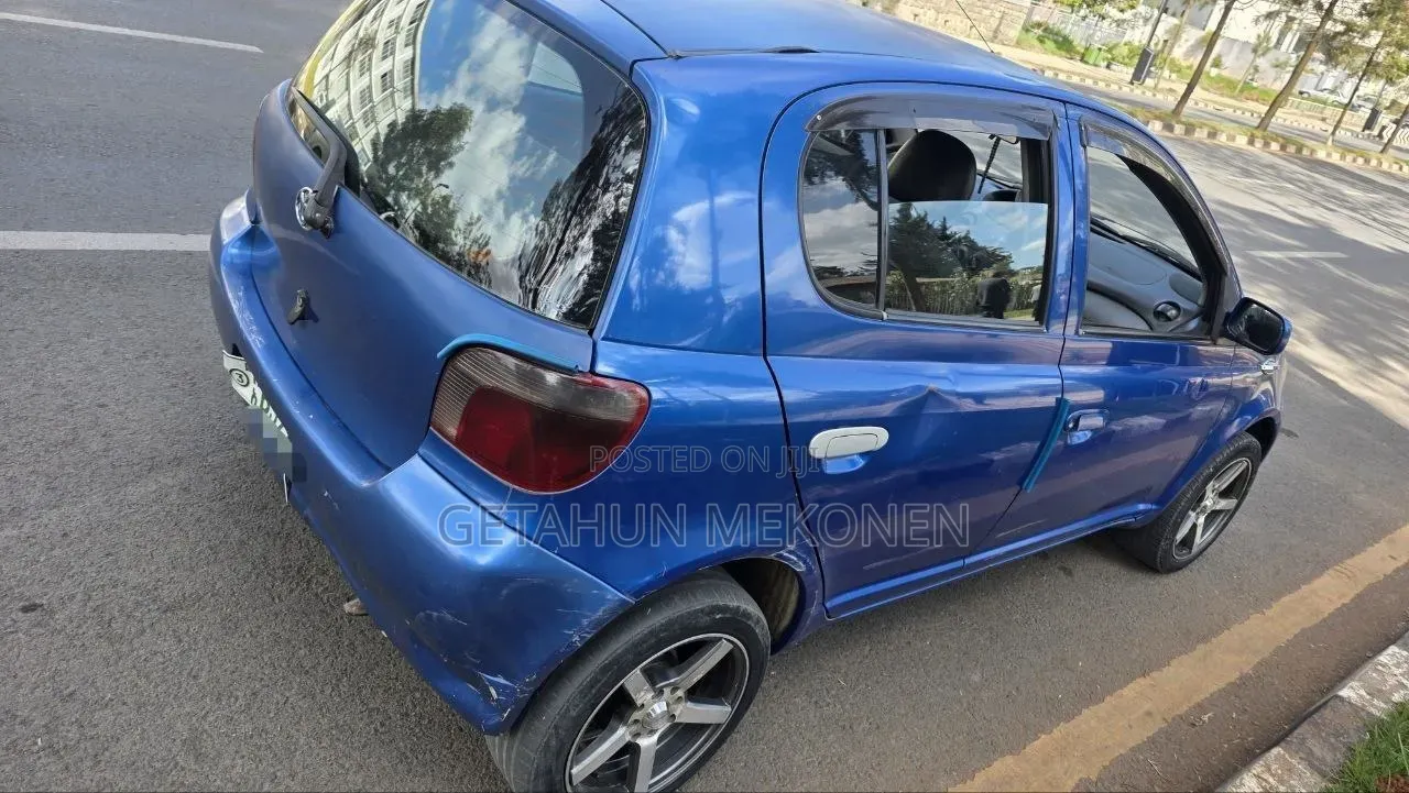 Toyota Vitz 2002 Blue