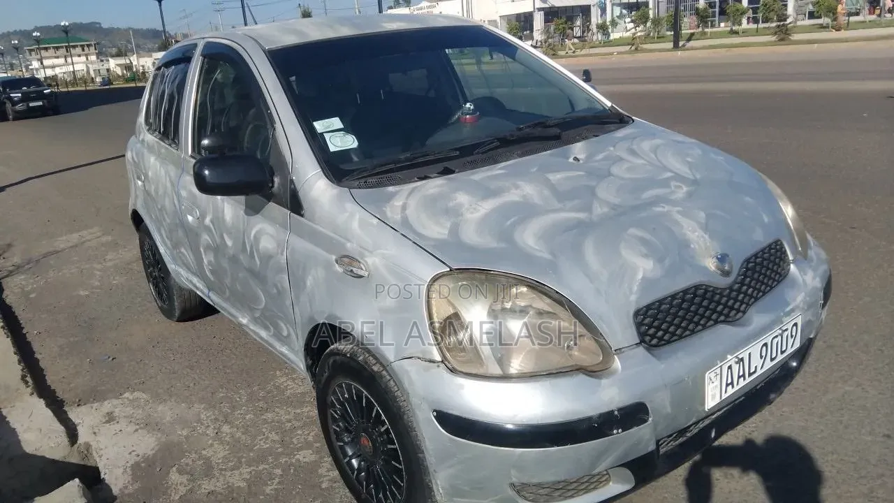 Toyota Vitz 2004 Silver