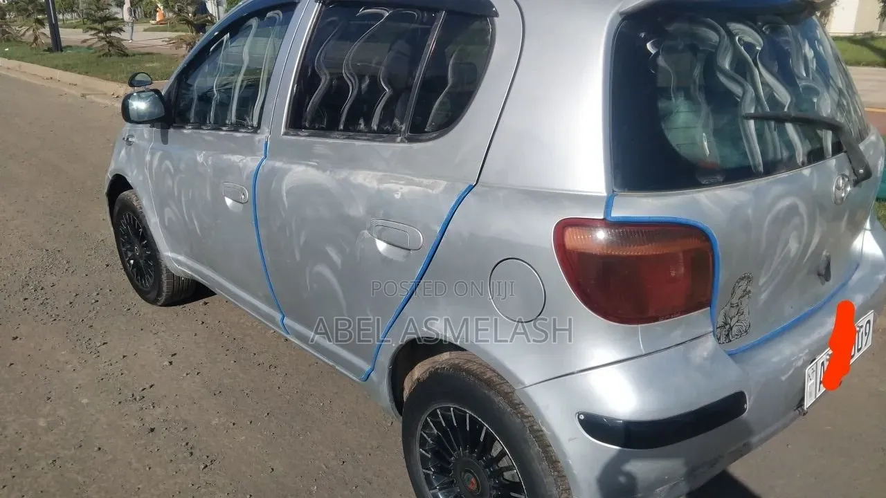 Toyota Vitz 2004 Silver