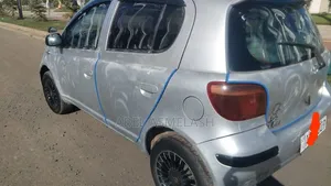 Toyota Vitz 2004 Silver