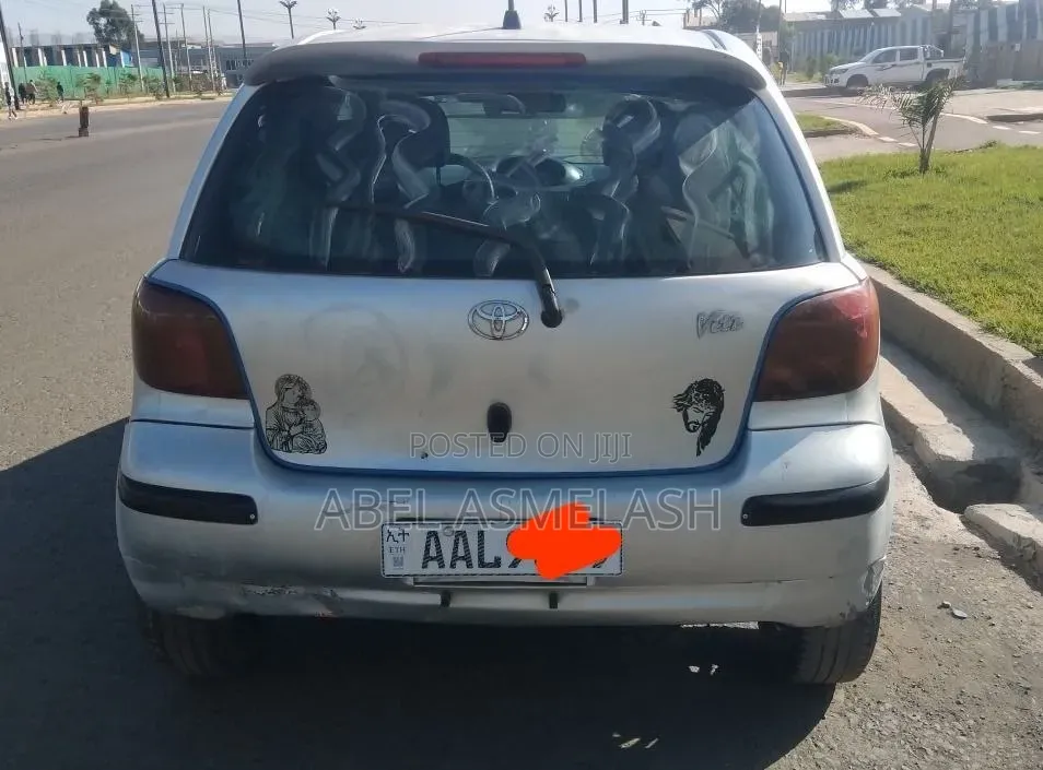 Toyota Vitz 2004 Silver