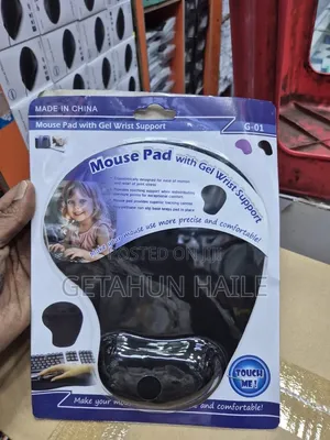 Mouse Pad With Gel Wrist Support