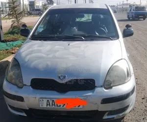 Toyota Vitz 2004 Silver