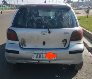 Toyota Vitz 2004 Silver